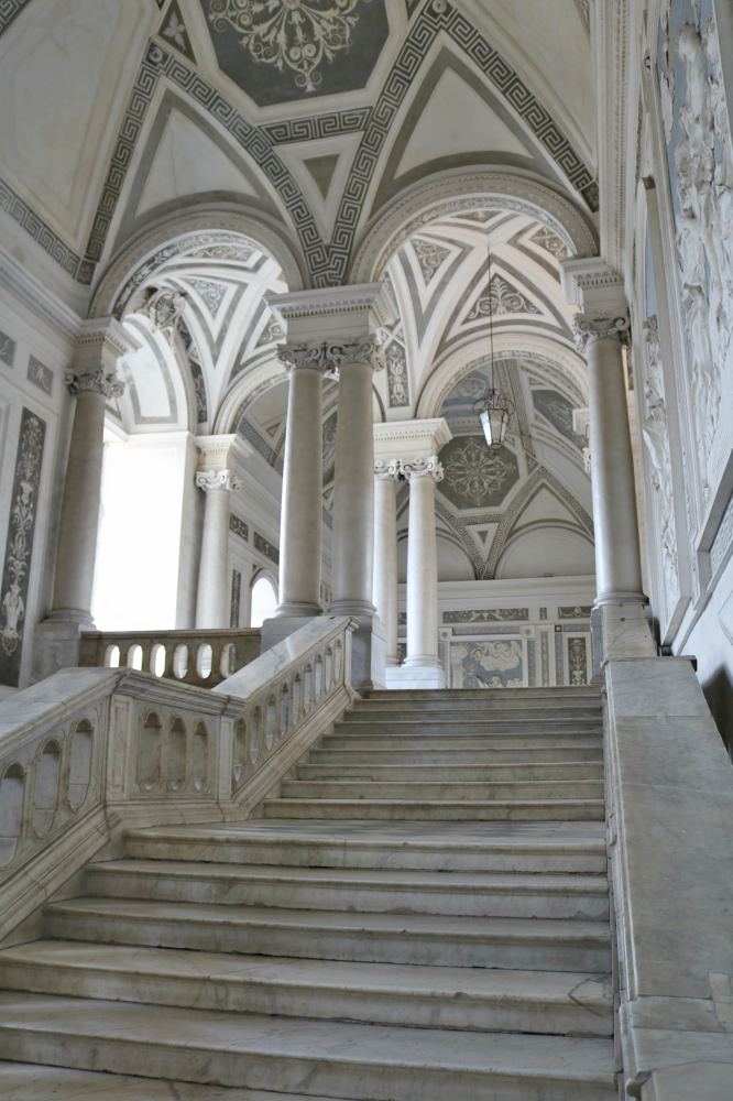 La scalinata d'ingresso al Monastero dei Benedettini
