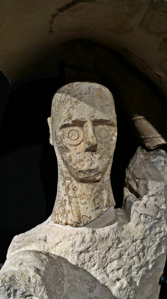 Uno dei Giganti di Mont'e Prama al Museo di Cabras